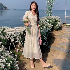 法式气质温柔风泡泡袖连衣裙女2025夏季新款韩版收腰显瘦v领长裙，女装连衣裙，韩蜜菓