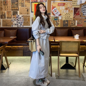 灰色工装风休闲套装裙女2025秋季新款高级松弛感穿搭半身裙两件套图片