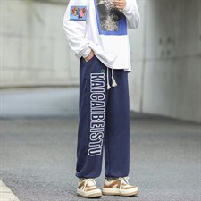 深蓝色