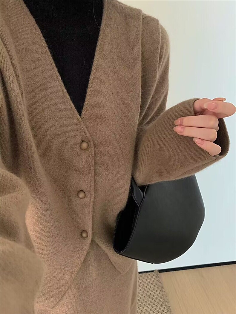 时尚百搭红色V领羊毛开衫女秋冬季新款宽松显瘦针织衫外套,女装羊毛衫,隆格羊绒