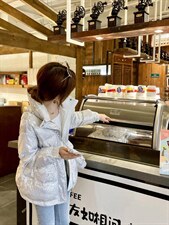 亮片羽绒服，女装羽绒服，雾灵水Lady-Lin