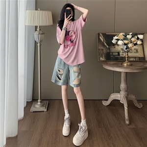 盐系穿搭休闲时尚套装女夏设计感圆领印花短袖破洞牛仔短裤两件套图片