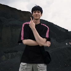 抖音得物品质二开240克宽松纯棉美式潮牌印花三条杠中性风短袖T恤，男装T恤，电商A486