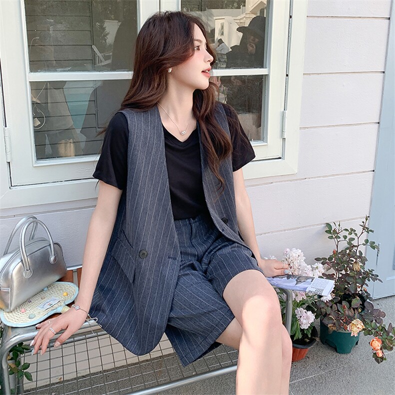 灰色竖条纹西装马甲短裤套装女2025夏新款盐系休闲短袖T恤两件套,女装套装/套裙,2C085