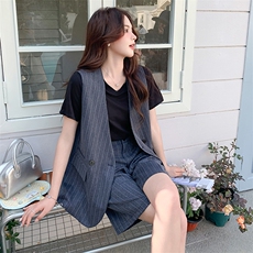 灰色竖条纹西装马甲短裤套装女2025夏新款盐系休闲短袖T恤两件套，女装套装/套裙，2C085
