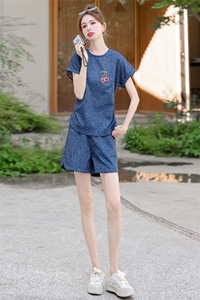 潮流时尚休闲运动套装女夏季新款纯色圆领短袖上衣阔腿短裤两件套图片