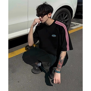 抖音得物品质二开240克宽松纯棉美式潮牌印花三条杠中性风短袖T恤图片