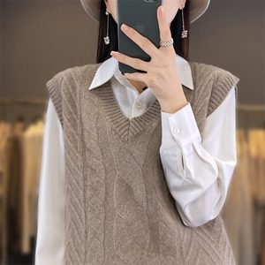 2025年秋季新款百搭女士菱形麻花V领无袖马甲图片