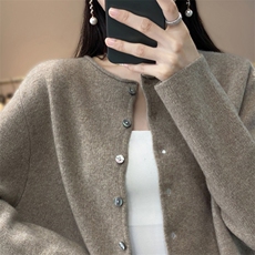 2025年秋季圆领长袖常规单排扣开衫针织衫时尚百搭简约大方，女装针织衫/毛衣，艾驰羊绒