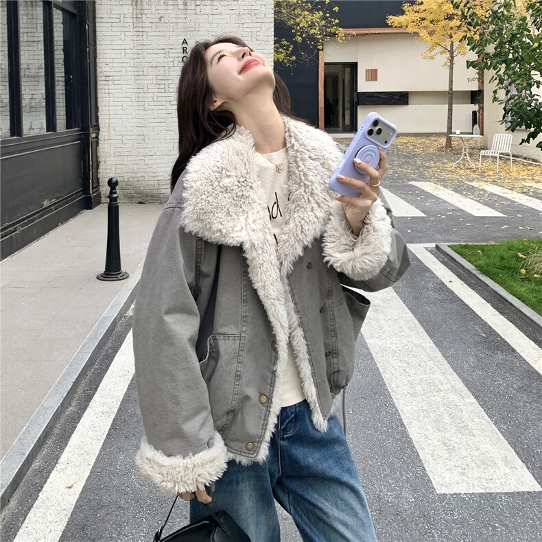 灰色羊羔毛拼接牛仔派克服女2025年冬季新款韩系复古加绒加厚棉服,女装派克服,2C056