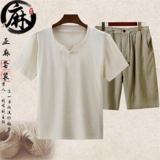 白色上衣＋豆绿短裤