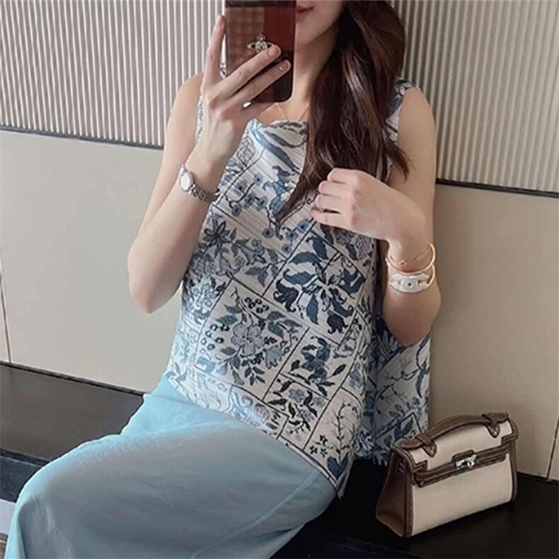 三宅风t恤褶皱上衣女2025新款独特漂亮减龄款上衣t恤女，女装T恤，灵动羽绒服工厂