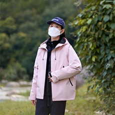 粉红色