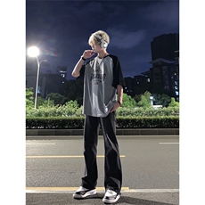 黑色