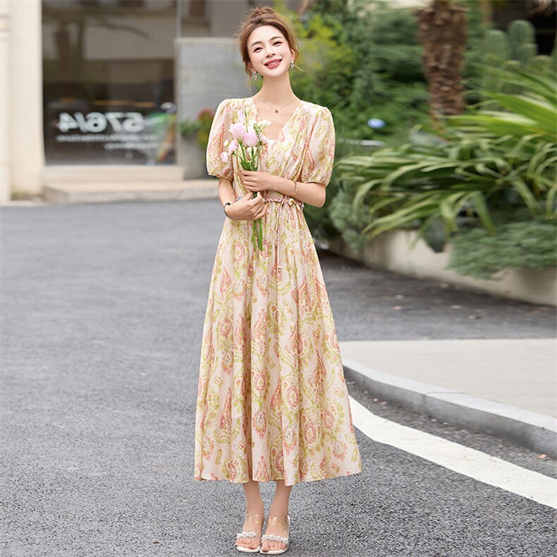 法式V领碎花连衣裙女2025夏新款波西米亚风优雅浪漫气质收腰长裙,女装连衣裙,魅丽静蓝