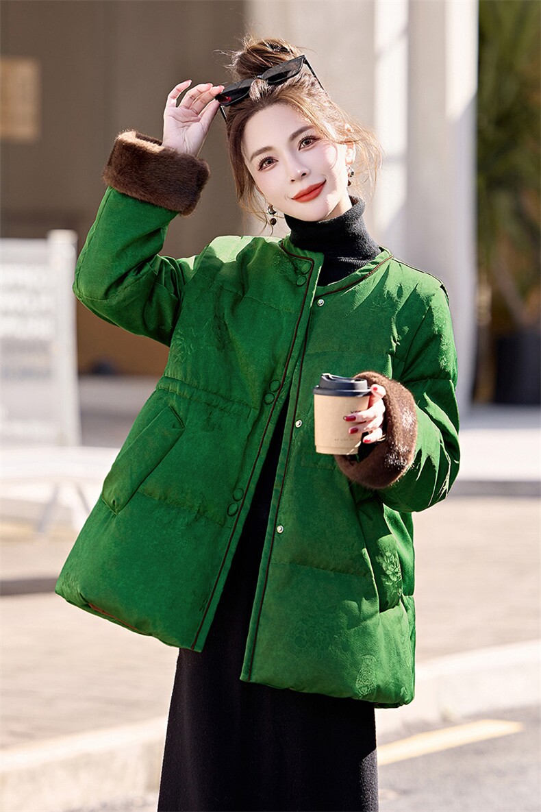 羽绒服女中长款2025冬季新款洋气独特别致新中式收腰复古绿色外套,女装羽绒服,伊仟回