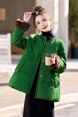 羽绒服女中长款2025冬季新款洋气独特别致新中式收腰复古绿色外套，女装羽绒服，伊仟回