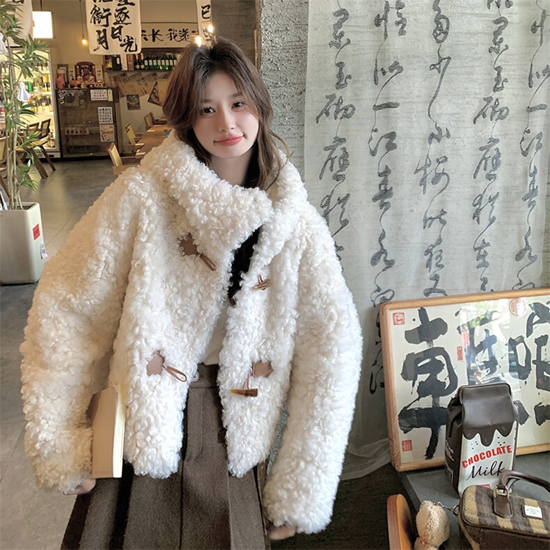 米色时尚连帽羊羔毛外套女冬新款小个子保暖加厚韩系短款皮毛一体,女装羊羔毛/颗粒绒,维壹