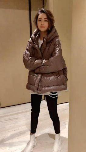 连帽短羽绒外套，女装，晶晶