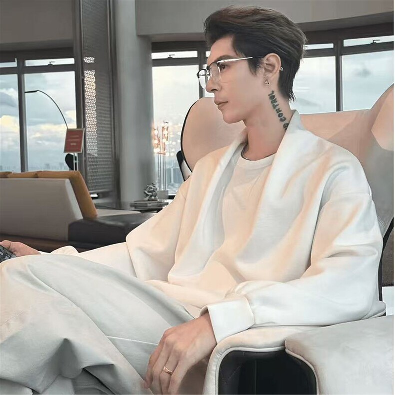 辰皇后设计款白色卫衣男款秋冬季圆领重磅外套痞帅高级感男模穿搭,男装卫衣,电商B331