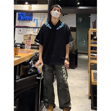 黑色