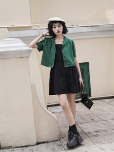 休闲短袖衬衫女夏复古墨绿色上衣v领衬衣小众港风设计感图片