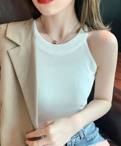 露肩背心图片