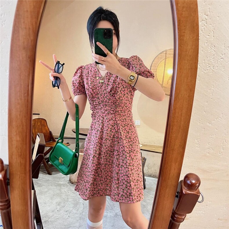 前侧两边抽皱连衣裙，女装连衣裙，玩美