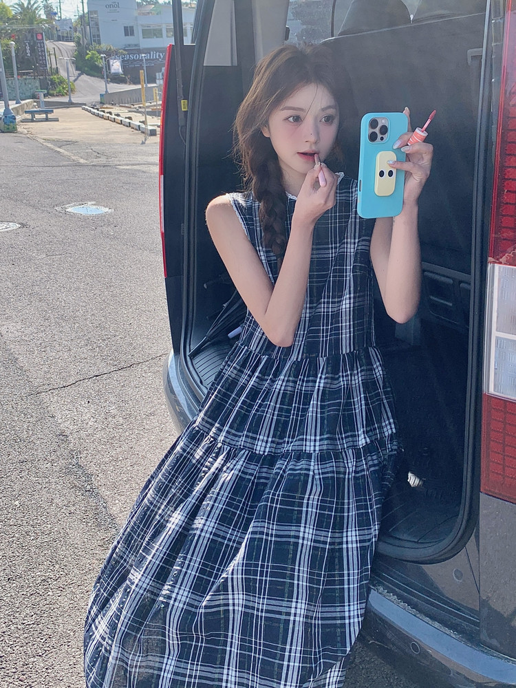复古格子连衣裙女2025夏新款休闲俏皮韩版无袖显瘦过膝长裙送包包,女装连衣裙,诺蝶