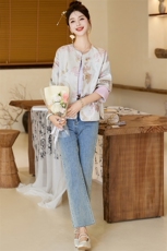 高档刺绣新中式国风外套女2024春秋新款圆领百搭别致漂亮盘扣上衣，女装短外套，魅影