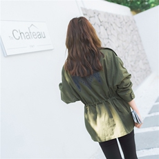 时尚女装2021年春季立领长袖后背个性印花风衣，女装风衣，奕阳依阁
