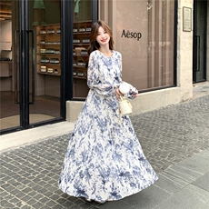 蓝色超仙绝美碎花裙长裙女2025秋新款法式显瘦度假风超好看连衣裙，女装连衣裙，2C332