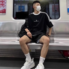 黑色