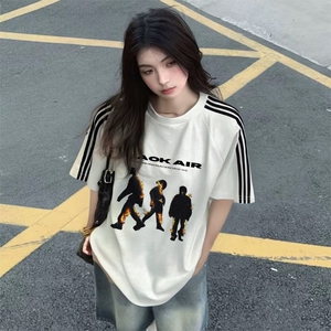 抖音得物品质二开240克宽松纯棉美式潮牌印花三条杠中性风短袖T恤图片