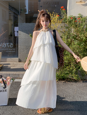 白色荷叶边亮片拼接挂脖连衣裙2025夏季新款超好看小众度假风长裙，女装连衣裙，浙宝128A