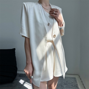 2025年夏季西装领一粒扣短袖修身型，女装西装，蒙绒特