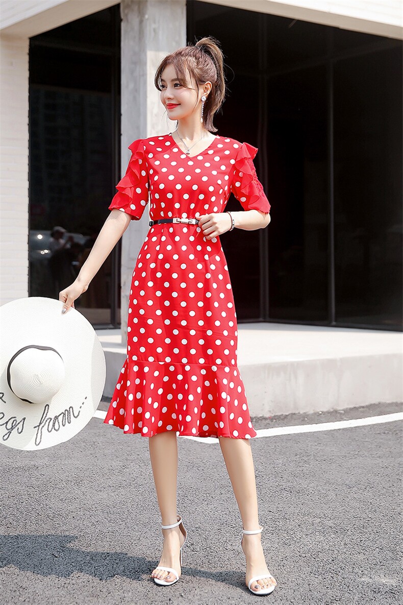 休闲舒适时尚潮流连衣裙2022年夏季V领中腰五分袖，女装连衣裙，时尚俏佳人