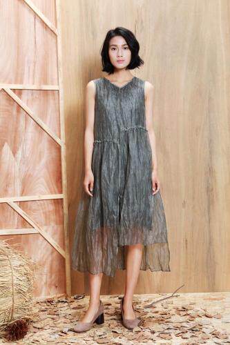 气质灰压轴不对称下摆V领无袖连衣裙，女装连衣裙，乌青毓秀