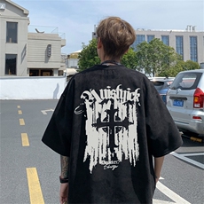 黑色