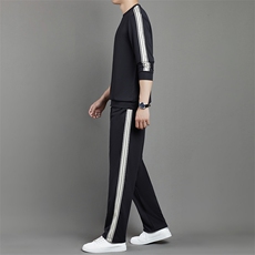 黑色