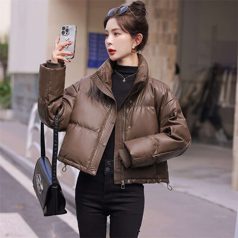 现货BAO款免洗pu皮羽绒服女短款2023新款冬季加厚立领面包羽绒服,女装羽绒服,仟媚宠