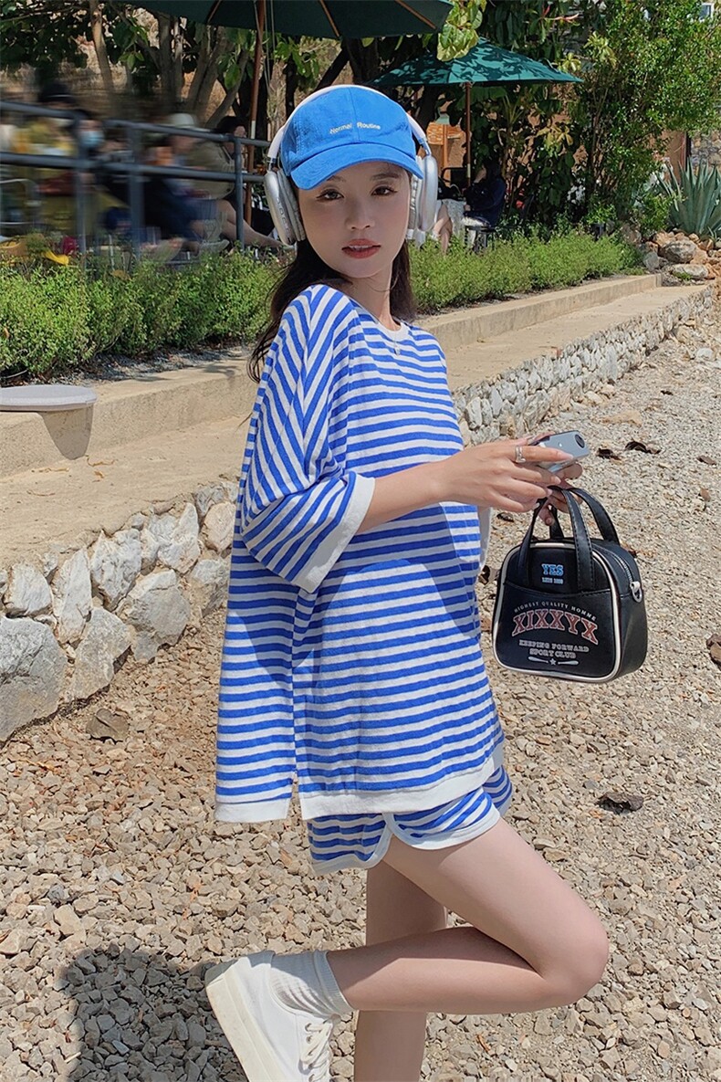 韩版休闲蓝色条纹上衣短裤两件套女2025夏新款宽松运动风减龄套装,女装套装/套裙,2C088