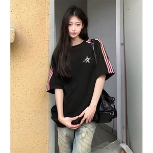 抖音得物品质二开240克宽松纯棉美式潮牌印花三条杠中性风短袖T恤图片