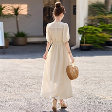甜美度假风V领收腰连衣裙女2025夏季新款显瘦独特漂亮气质长裙子，女装连衣裙，众宇琦