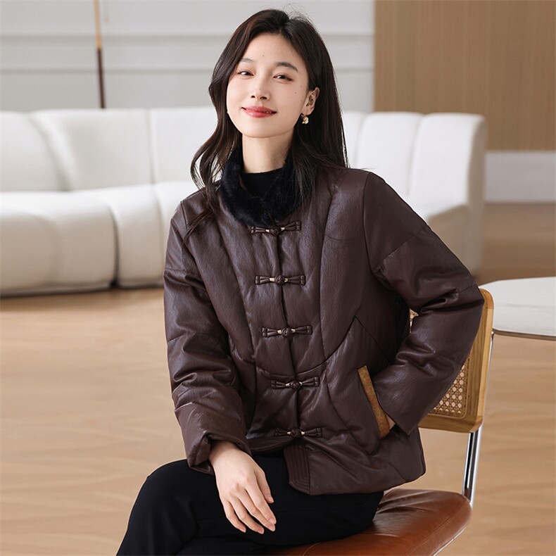 皮衣羽绒服女2025年洋气百搭时尚妈妈装冬季大码宽松白鸭绒外套,女装羽绒服,拾衣