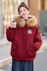 现货！2025年冬季红色羽绒服女大毛领设计感保暖休闲上衣，女装羽绒服，沐七七