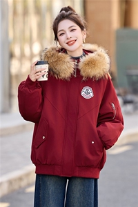 现货！2025年冬季红色羽绒服女大毛领设计感保暖休闲上衣图片
