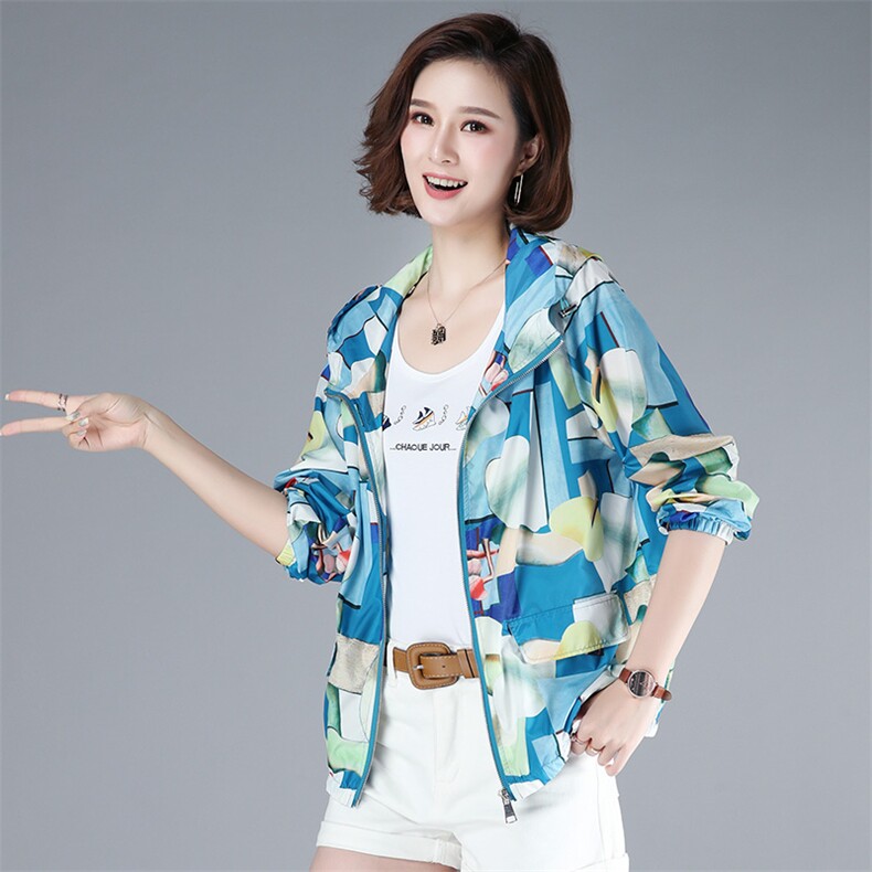 2022年夏季薄款宽松型抽象印花防嗮服外套,女装防晒衣,依倍林