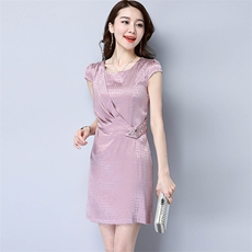 夏季新款时尚修身连衣裙女2025新款精致小个裙子，女装连衣裙，雅之冉羊绒