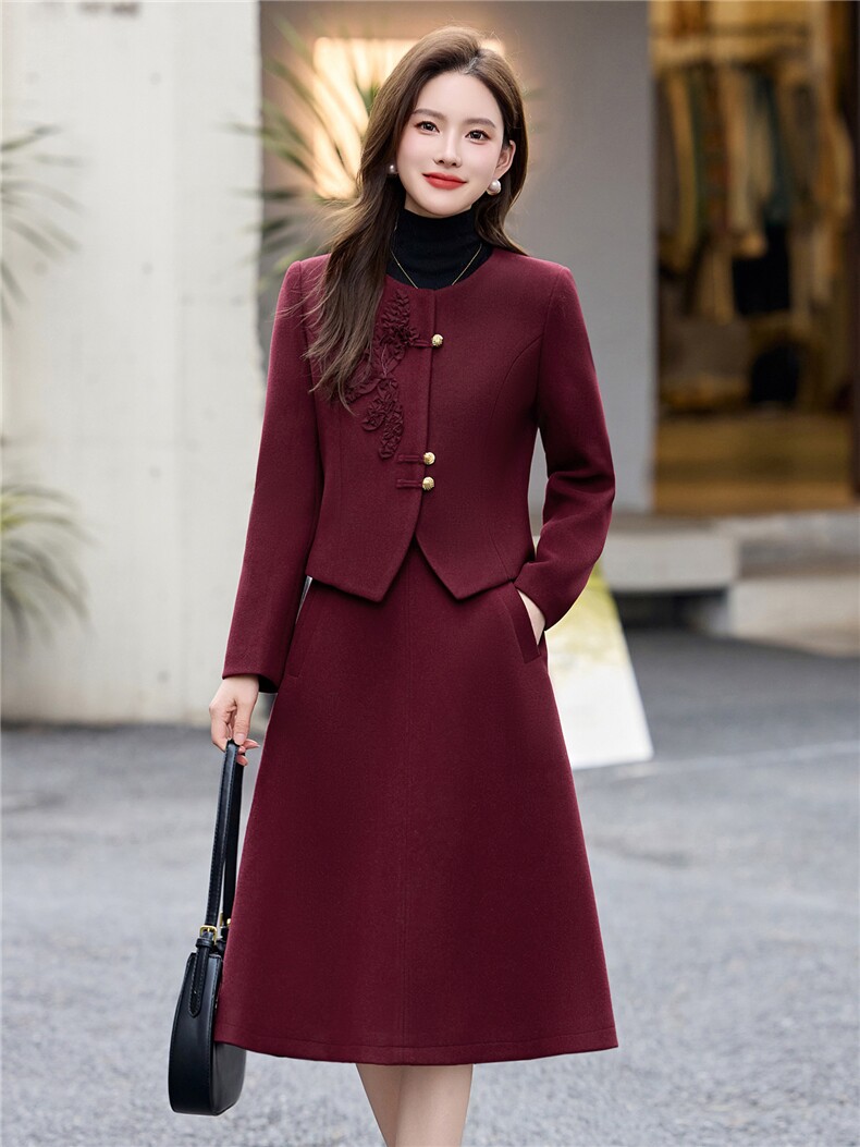 2025年冬季高端小香风绣花气质两件套装裙减龄穿搭套裙,女装套装/套裙,伊航服饰